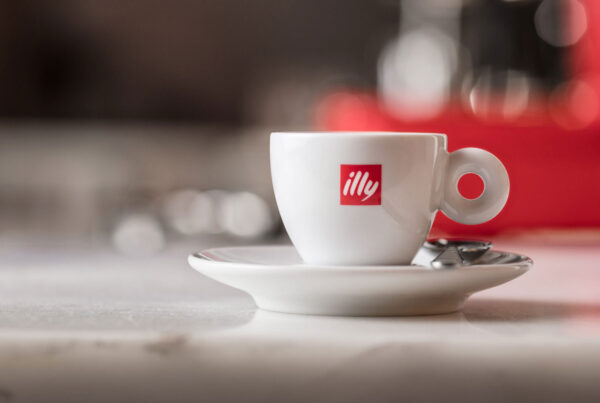 ILLY live happilly white coffee cup
