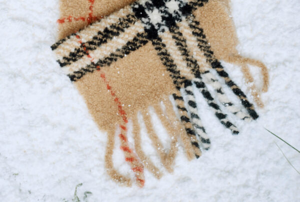 BURBERRY BURBERRY 2025 FESTIVE GIFTING JOAQUIN HOME sRGB CROPPED CLEAN 014 2x1