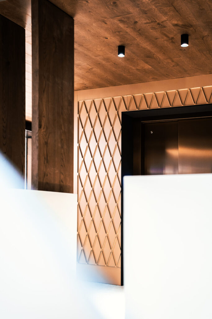 Architettura in alta quota: Il progetto che fonde paesaggio, materia e visione 5